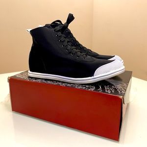 NWT Liliana Stretchy Black Lace-Up Sneakers